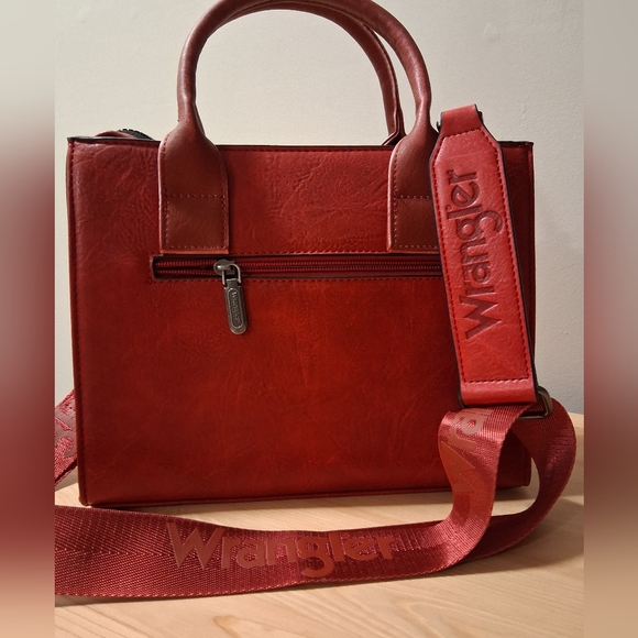Wrangler Vibrant Red Bag With Crossbody Strap - Picture 12 of 12